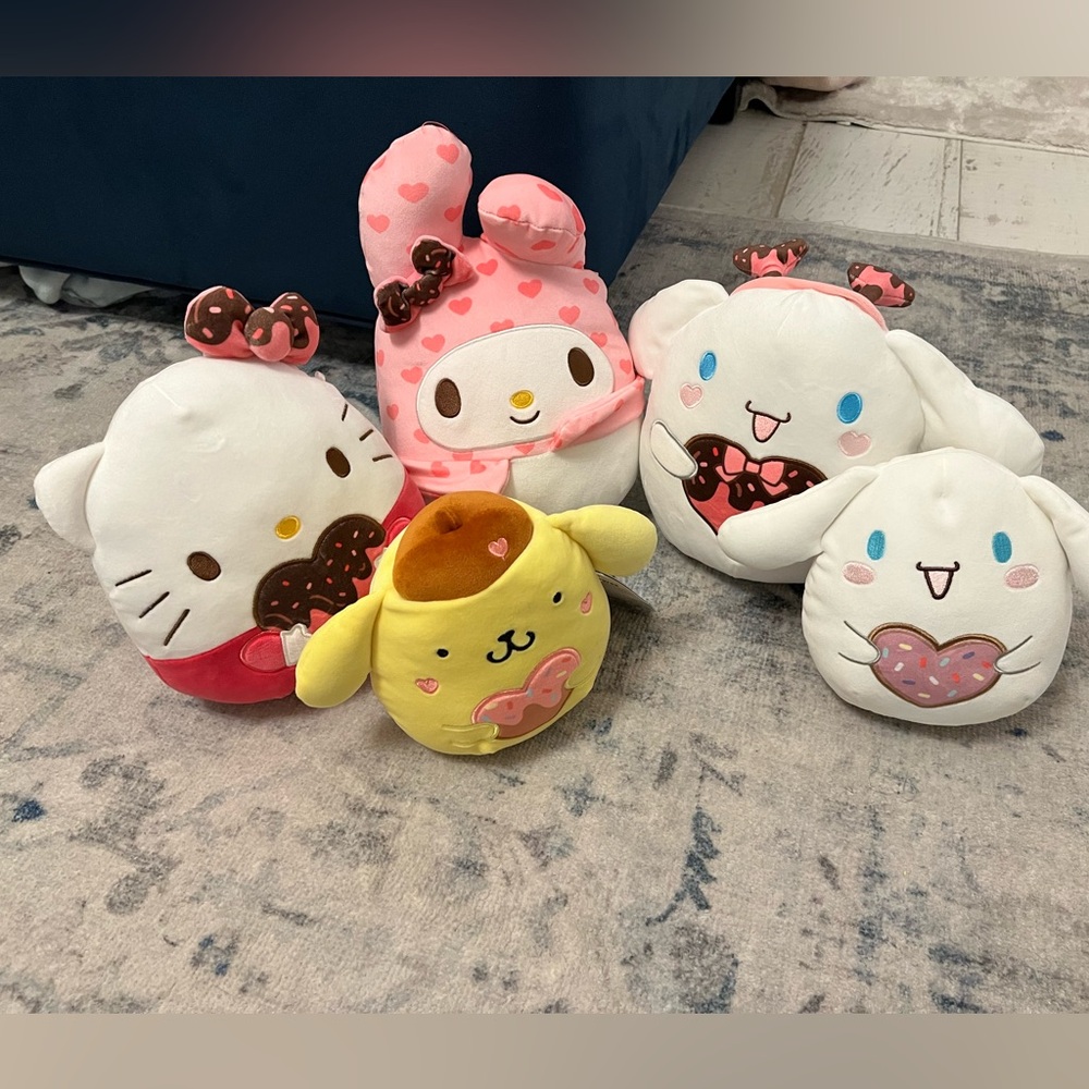 hello kitty & friend’s squishmellows Valentine’s Day set of 5. Sanrio